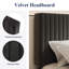 Lit plateforme tapissier en velours avec tête de lit capitonnée verticale ajustable-333766814-333766812