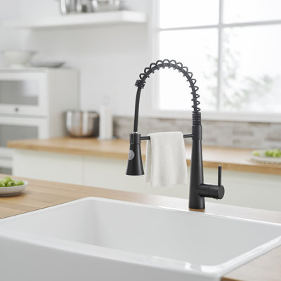 Single Handle Pull Out Kitchen Faucet In Dual Function Modes