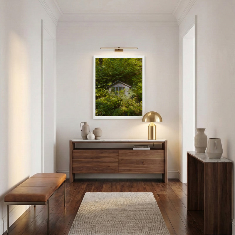  Good Good Art noir «Undisclosed location», série de 2025 par Sydney A. Foster | Structure solitaire dans un paysage luxuriant