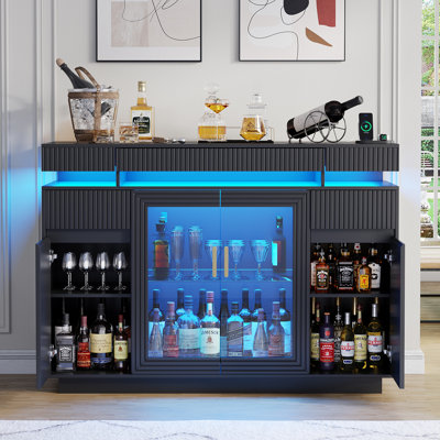Bar moderne avec ports de charge et lumières à capteur