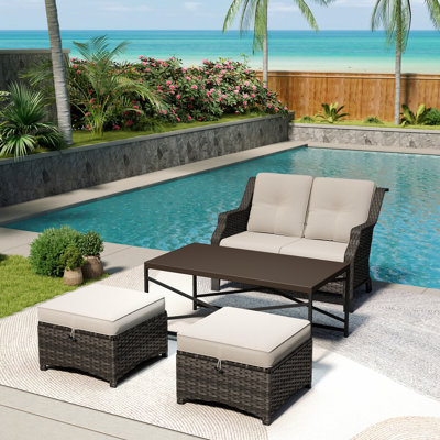 Ensemble de patio extérieur en osier pour 2 personnes avec causeuse, repose-pieds, table basse et coussin beige