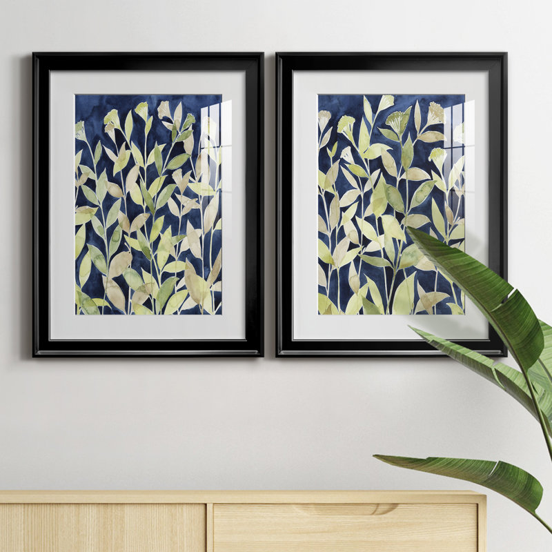 «Indigo Blooming Night I», reproduction encadrée de qualité supérieure - prête à être accrochée, Noir