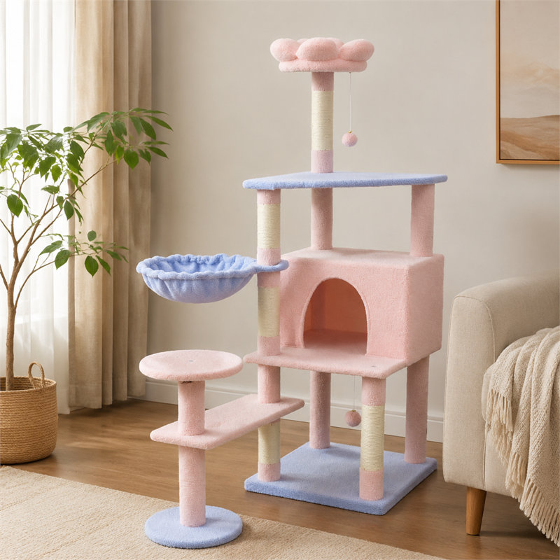 Tissu en peluche doux et agréable au toucher, grand coussin floral amovible associé à un hamac relaxant et arbre à chat d'intérieur rose en forme de fleur de grande valeur.