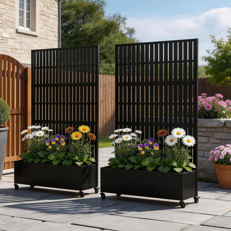 Boîte à fleurs en métal avec treillis et roues Linden, H 70,8 po x l 47,2 po x P 15,7 po, Noir