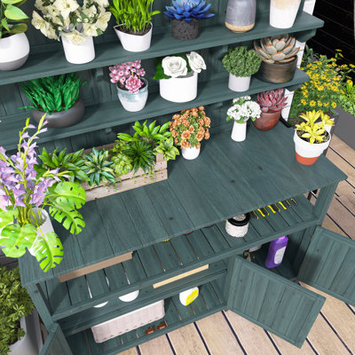 Table de jardin 50,2 po avec huche, poste de travail en bois de sapin massif vert forêt, grand comptoir, 2 tablettes, 2 armoires, 3 crochets latéraux, table de plantation d'extérieur pour le jardinage