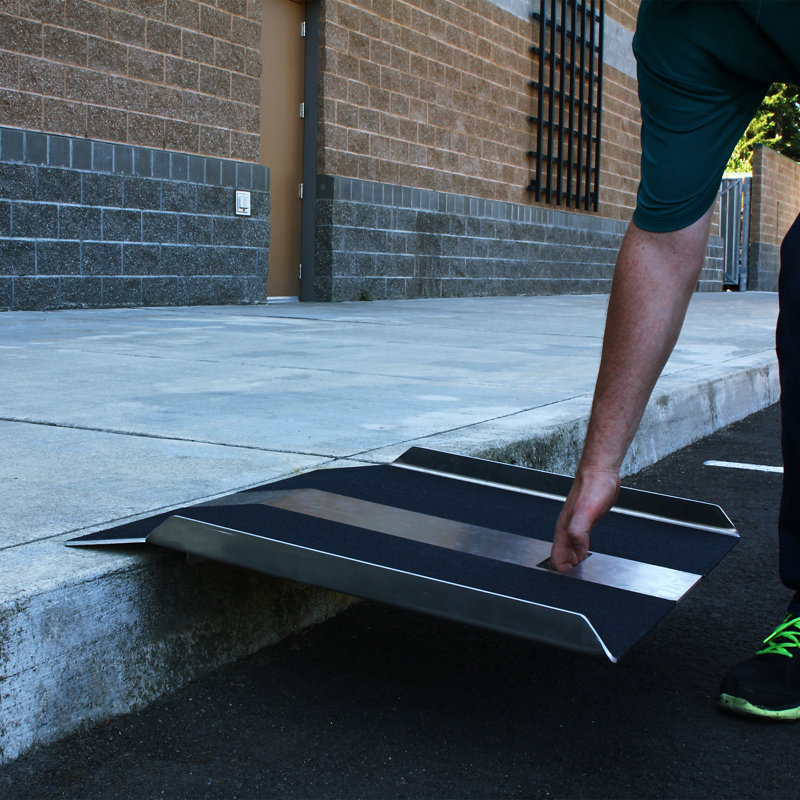 EZ-ACCESS Metal 2.25'' L Portable Ramp