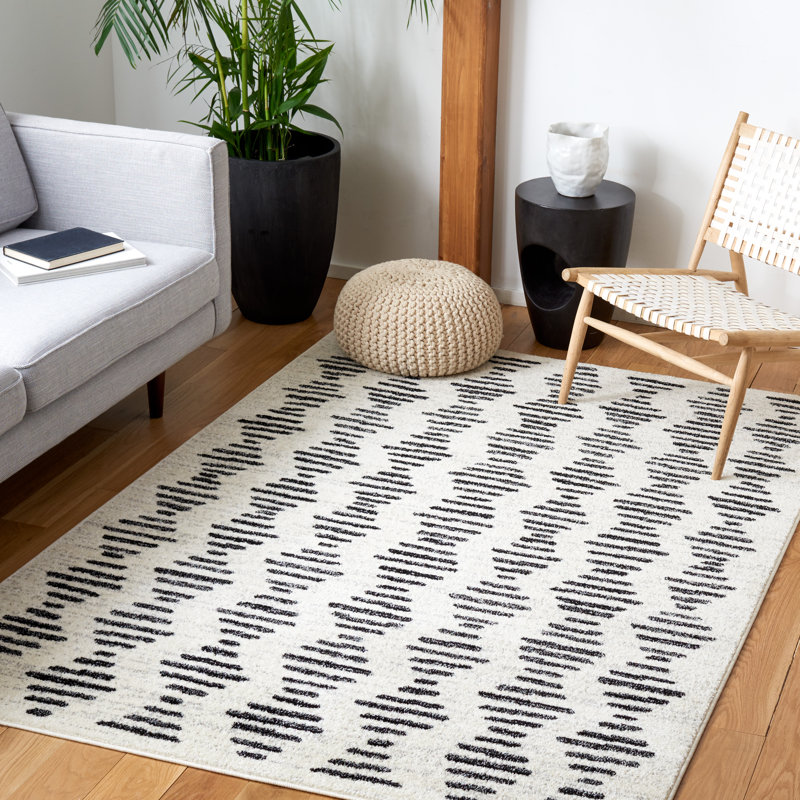 Castonguay Geometric Indoor Rug, Rectangle 2' x 5'