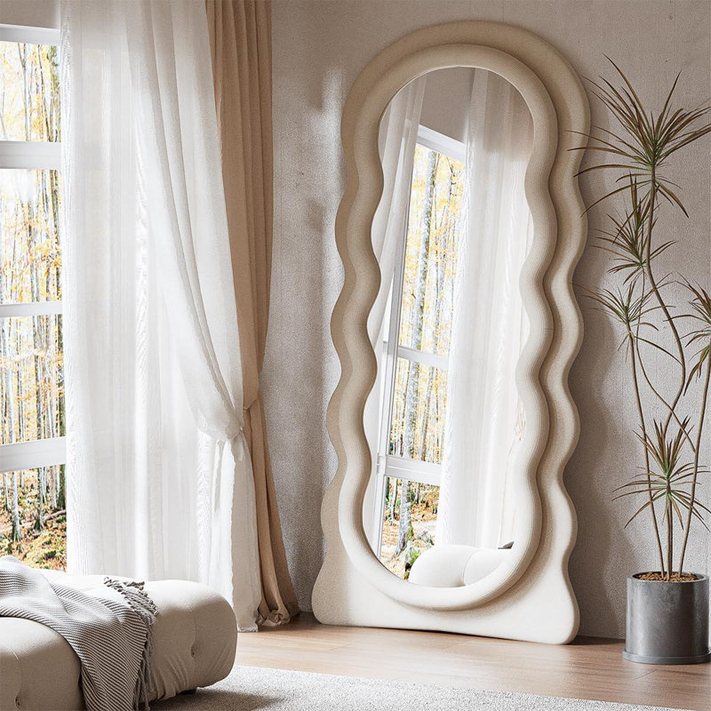 Miroir de sol surdimensionné en flanelle avec support Wavy-a Mirror
