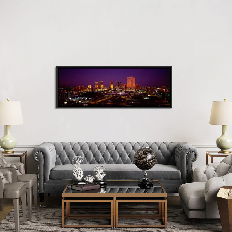 « skyscraper » illuminés à dallas, texas, états-unis-reproduction sur toile tendue, H 12 po x l 36 po x P 1,5 po, Cadre noir