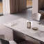 Petit appartement simple, table et chaise modernes-109244388-109244389