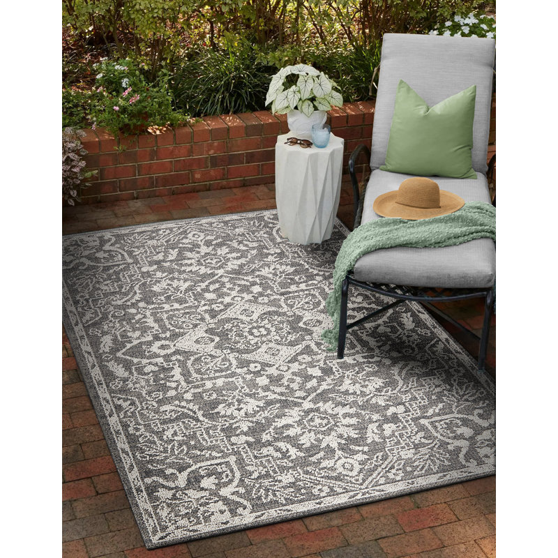 Mcfall Polypropylene Indoor/Outdoor Rug, Rectangle 5'3" x 7'3"