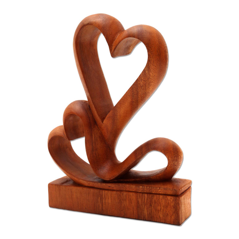 Sculpture romantique en bois sculpté
