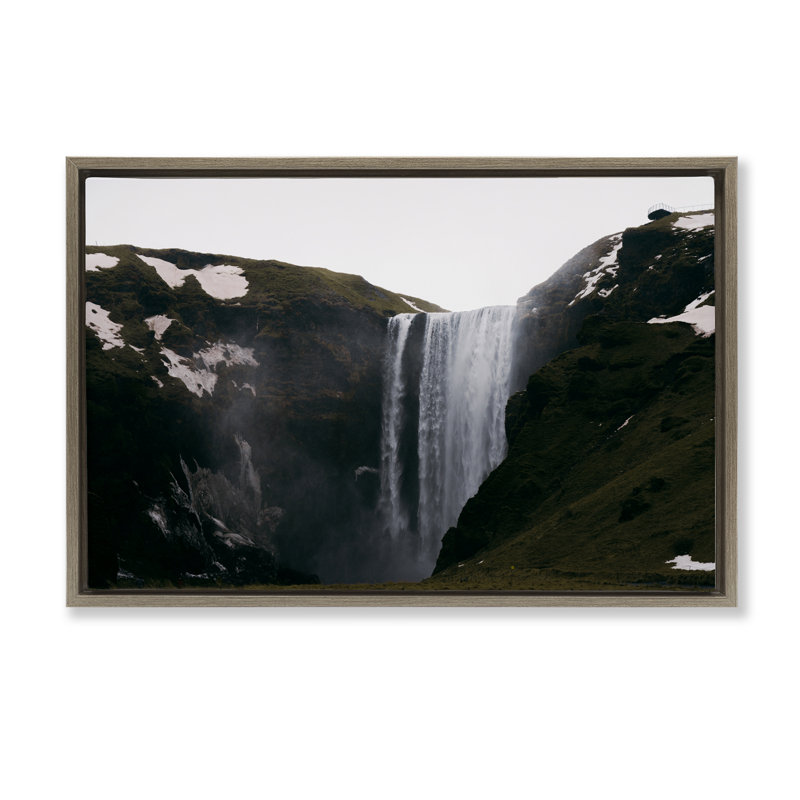 Cadre flottant Serene Islandic Waterfall, conception de Jade Sharp Photo, Cadre flottant orme Montalcino, H 21 po x l 31 po