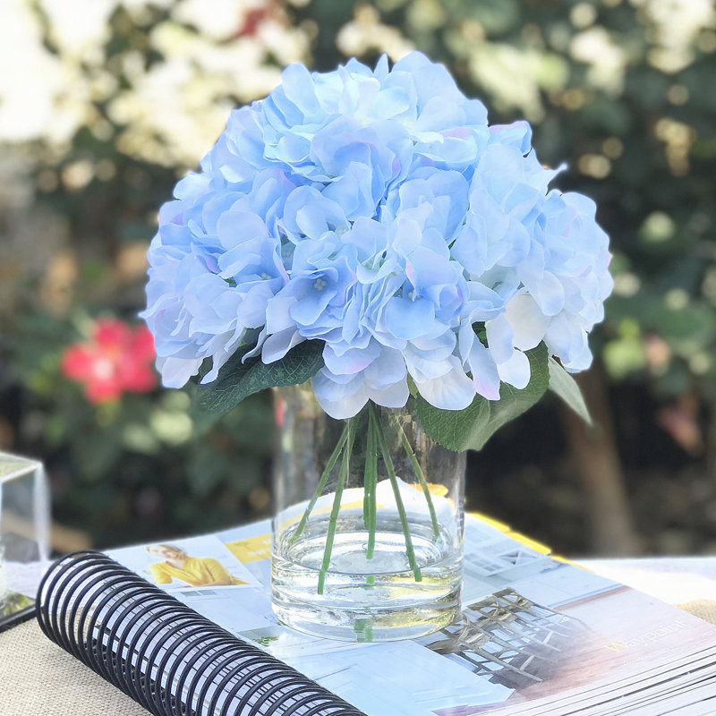 Arrangement de hortensia en vase, Azure