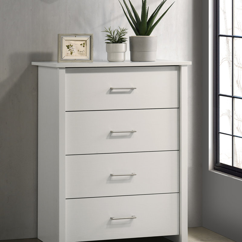 Commode 4 tiroirs avec poignées noires Celeste, Chêne clair