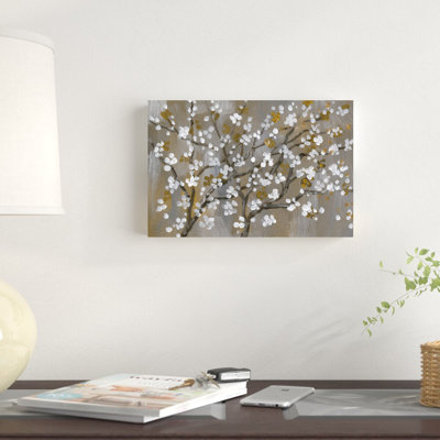 Fleurs peintes en blanc et brun
