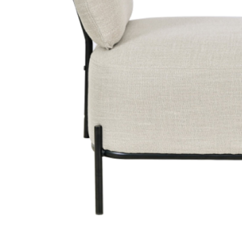 Chaise d'appoint avec pieds en métal 27,8 po Sara, Polyester beige