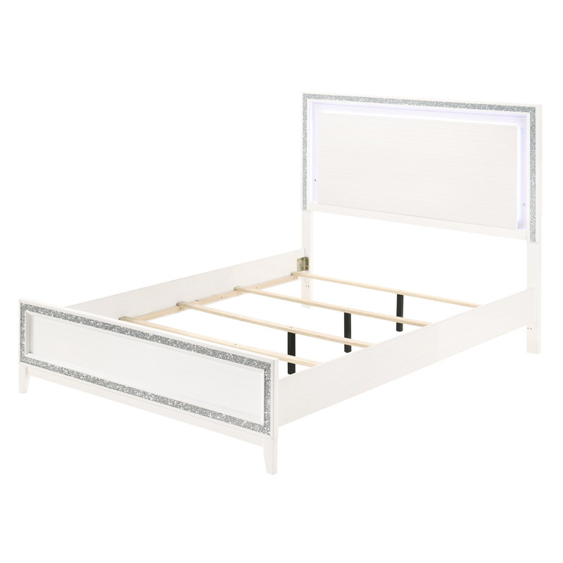 Grand lit blanc avec lueur DEL, style, tête de lit à panneau, garniture argentée, lit fini sans rangement disponible, version