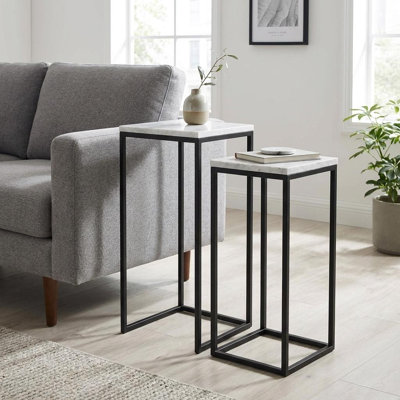 Ensemble de deux tables gigognes à cadre carré en marbre blanc et noir