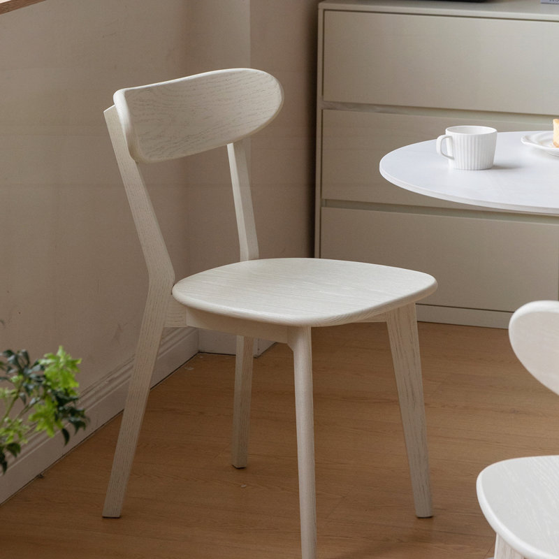 Chaise de salle à manger en bois massif durable pour des sièges confortables dans la salle à manger et le salon., Blanc
