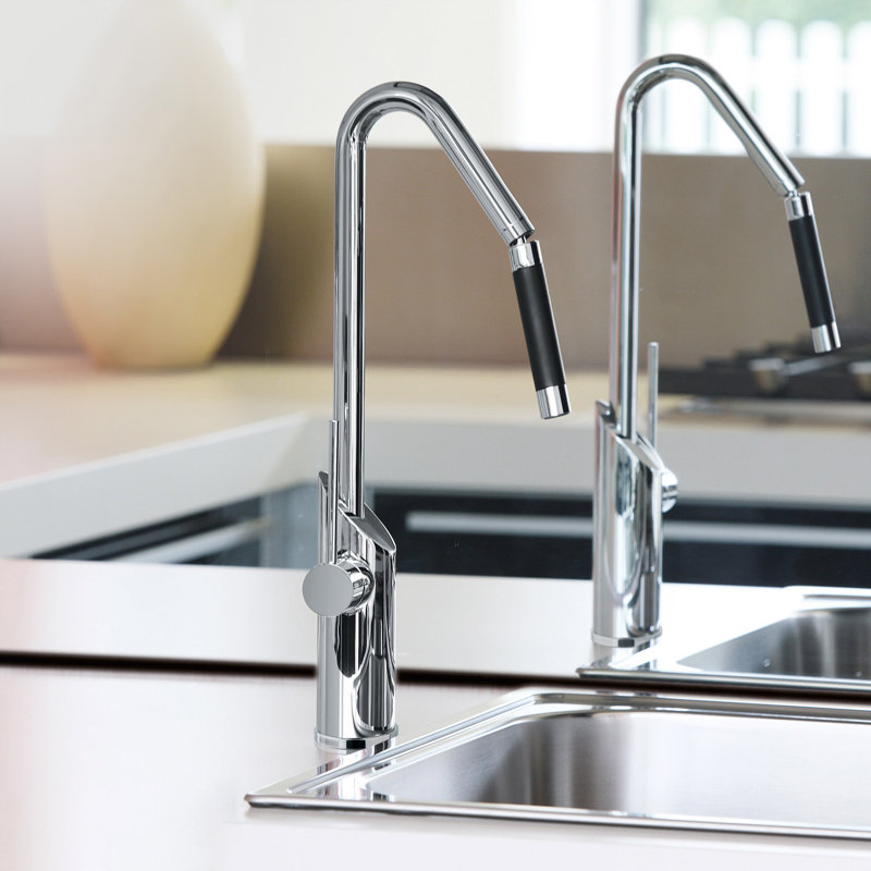 Robinet de cuisine à poignée simple avec accessoires Mira, Chrome