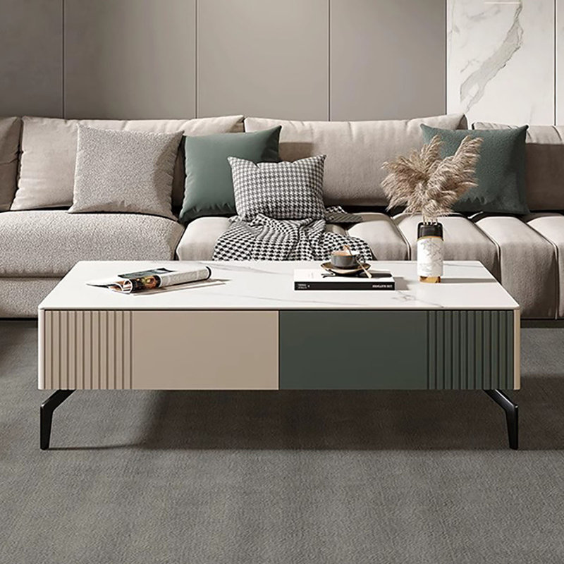 Table basse à quatre pieds avec rangement