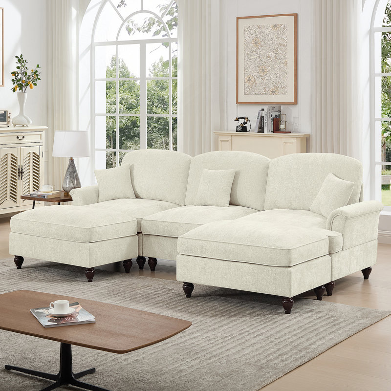 Canapé modulaire classique en U avec accoudoirs évasés, volants amovibles et pieds fuselés, revêtement en chenille, repose-pieds mobiles, blanc beige
