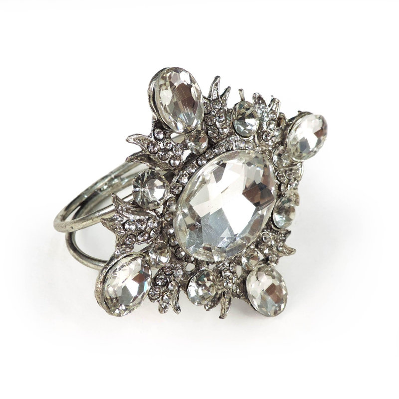 Magnifiques anneaux de serviette ornés de bijoux