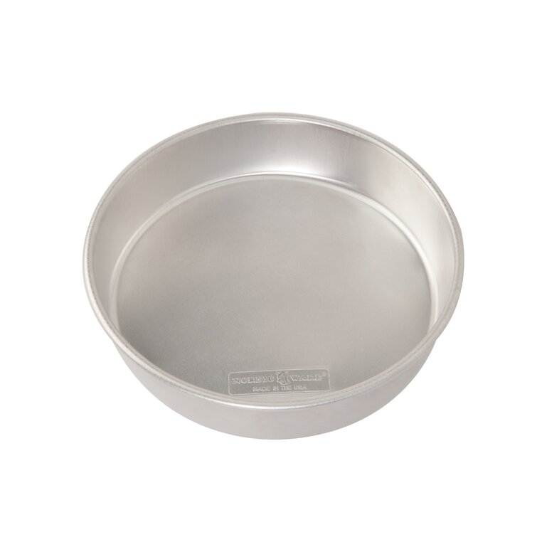 Nordic Ware High Dome 10 Pie Pan with Lid