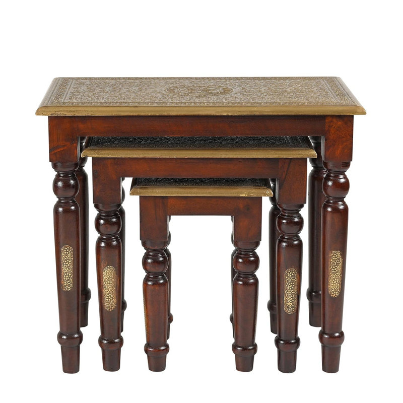 Ensemble de 3 tables gigognes en laiton martelé à la main avec plateau doré