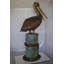 Statue Hooten Pelican sur une souche