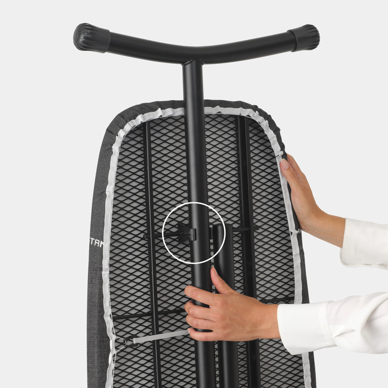 Planche à repasser avec zone de stationnement résistante à la chaleur de taille D XL de Brabantia, Denim noir