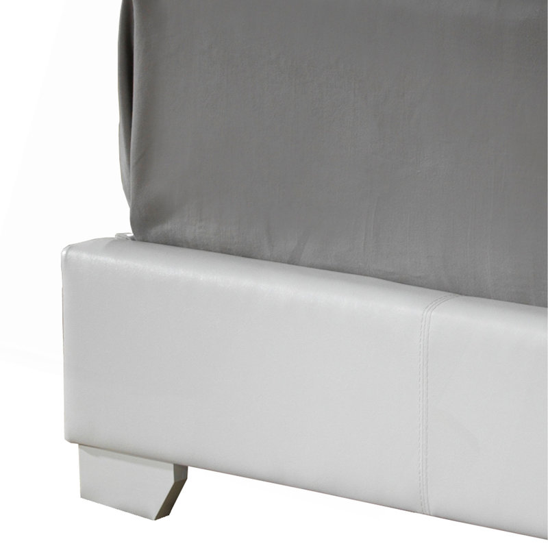 Charmant lit simple blanc pour tous les âges