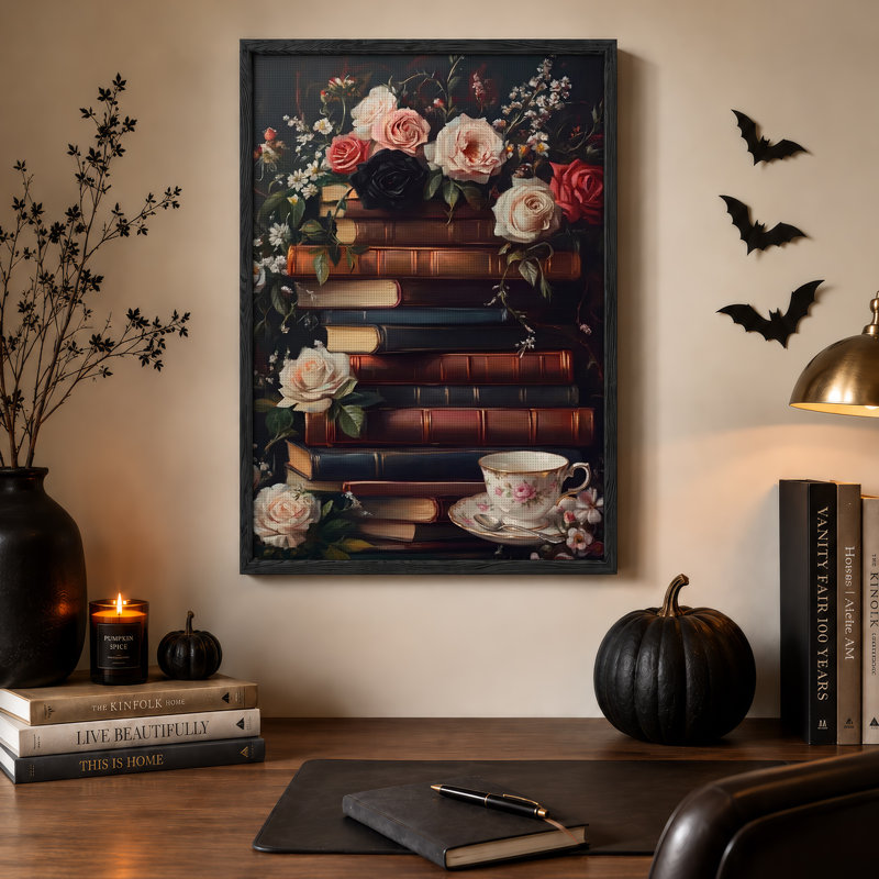 Pile de livres anciens en cuir et roses avec une toile murale d'Halloween, 48"H x 32"W
