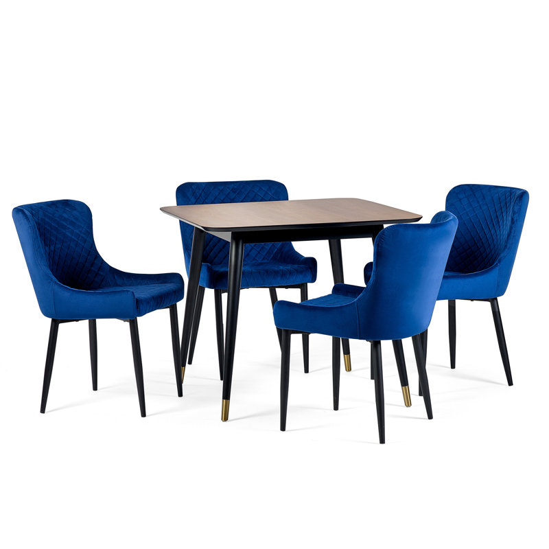 Wynnfield 4 - Person Dining Set