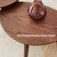 Table basse à plateau en bois massif avec niveaux décalés pour le salon, la chambre à coucher et le bureau-129385352
