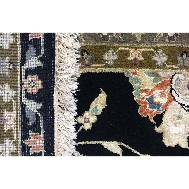 Tapis noir et ivoire de haute qualité noué à la main