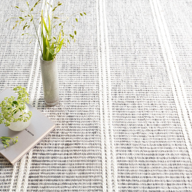 Tapis gris / ivoire à rayures fabriqué à la main Malta, Rectangle 7 pi 6 po x 9 pi 6 po, Gris