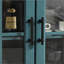 Table élégante avec 4 portes en verre trempé et tablettes réglables pour des solutions de rangement modernes