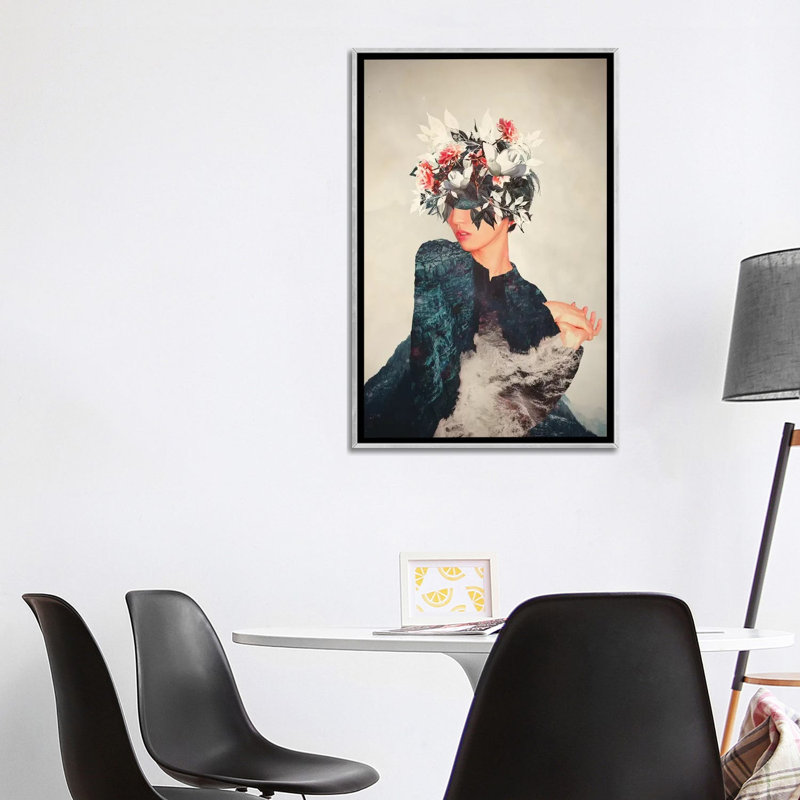 «Kumiko» par Frank Moth - reproduction imprimée, Pas de tapis, H 40 po x l 26 po x P 1,5 po, Toile avec cadre argenté