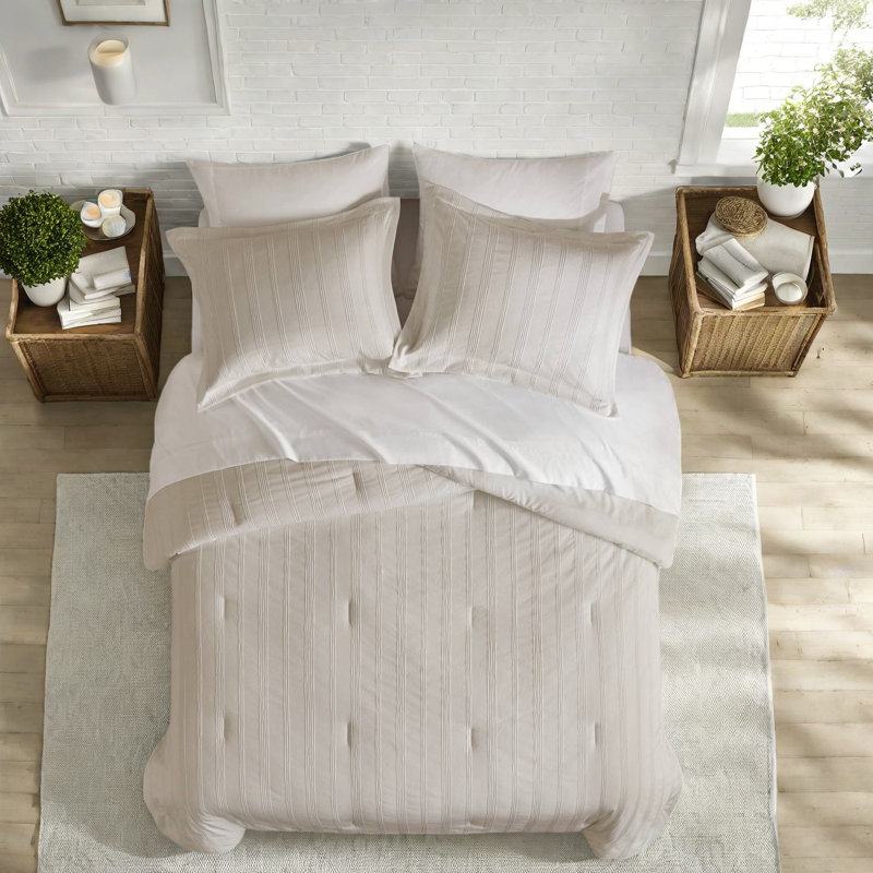 Comfortable 7-piece Bedding Sets, Polyester With Calm Stripes For Modern Home