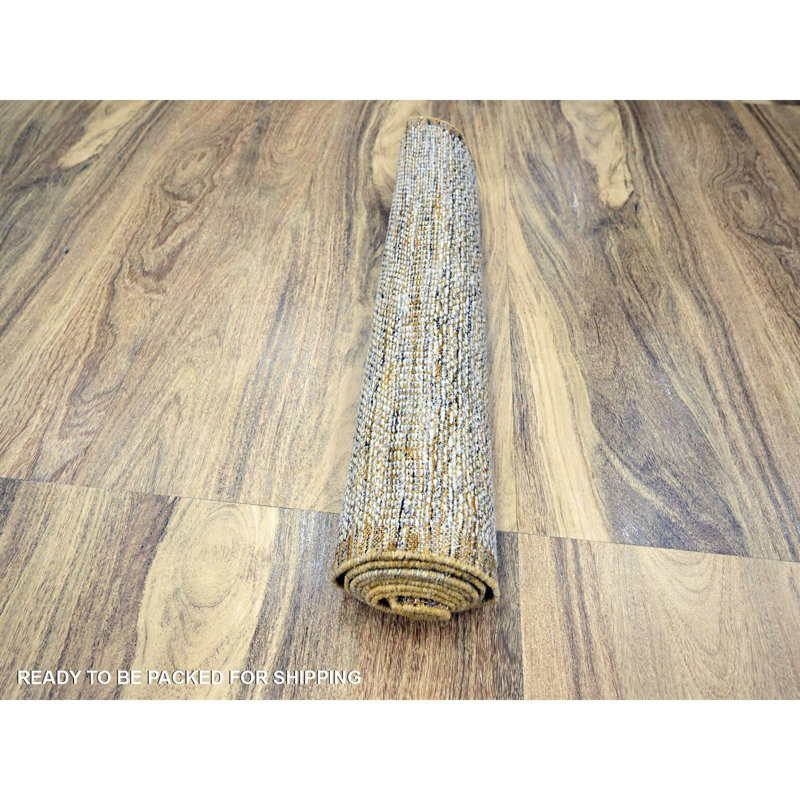 Tapis de couloir 100% laine 2 pi 7 po x 8 pi 2 po blanc neige avec motif jaune doré, noué à la main, oxydé et patiné avec des chaînes exposées