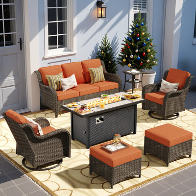 Ensemble de meubles de patio en osier 7 pièces avec foyer de 54 pouces Cracraft, ensemble de sièges d'extérieur toutes saisons, chaises berçantes pivotantes pour cour, porche, bord de piscine, jardin, terrasse