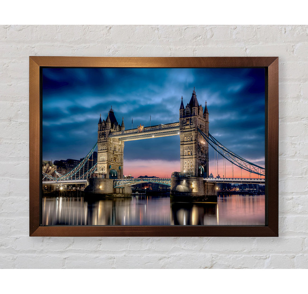 London Tower Bridge in der Abenddämmerung - Einzelne Bilderrahmen Kunstdrucke