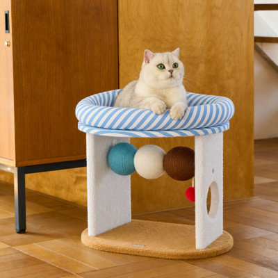 Lit surélevé pour chat Seasalt Latte - Salon inspiré du boba avec coussin amovible et lavable, 3 balles en sisal rotatives, jouet pompon et panneaux à griffer