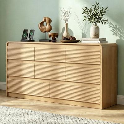 8 Drawer Dresser for Bedroom, Fluted Dresser with Built-in Charging Station, Nature Oak Wide Chest of Drawers, Curved Edge Storage Dresser Organizer for Bedroom Living Room