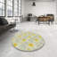 Tapis jaune à motif floral Fintan-1490769403