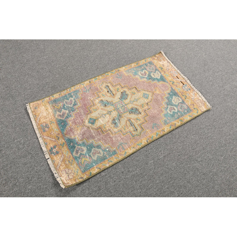 Paillasson de tapis turc authentique authentique dans des tons chauds avec un design artisanal traditionnel