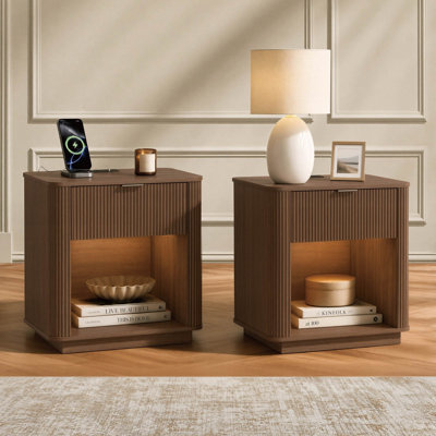 Table de chevet cannelée Mid-Century avec station de charge