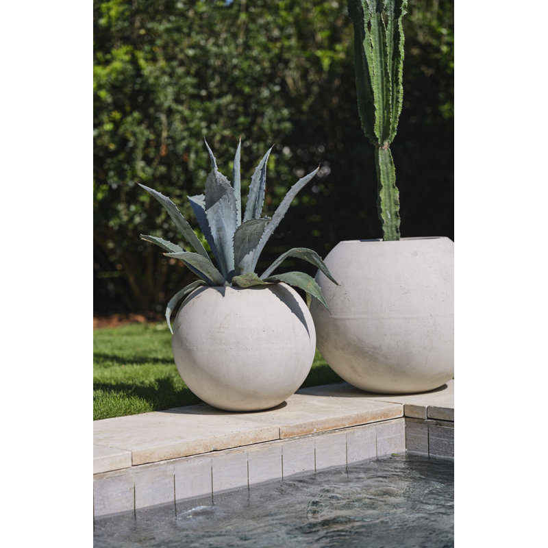 Full Moon Planter, 18" H x 20" W x 20" D